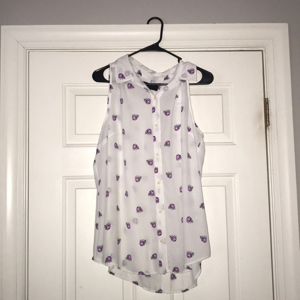 Sleeveless button down top